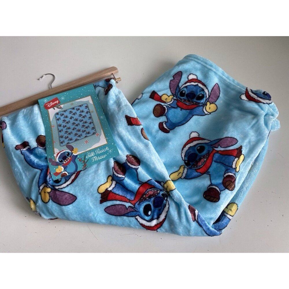 Disney Stitch With Mittens Winter Christmas Santa Hat Throw Blanket 50 X 70” NEW